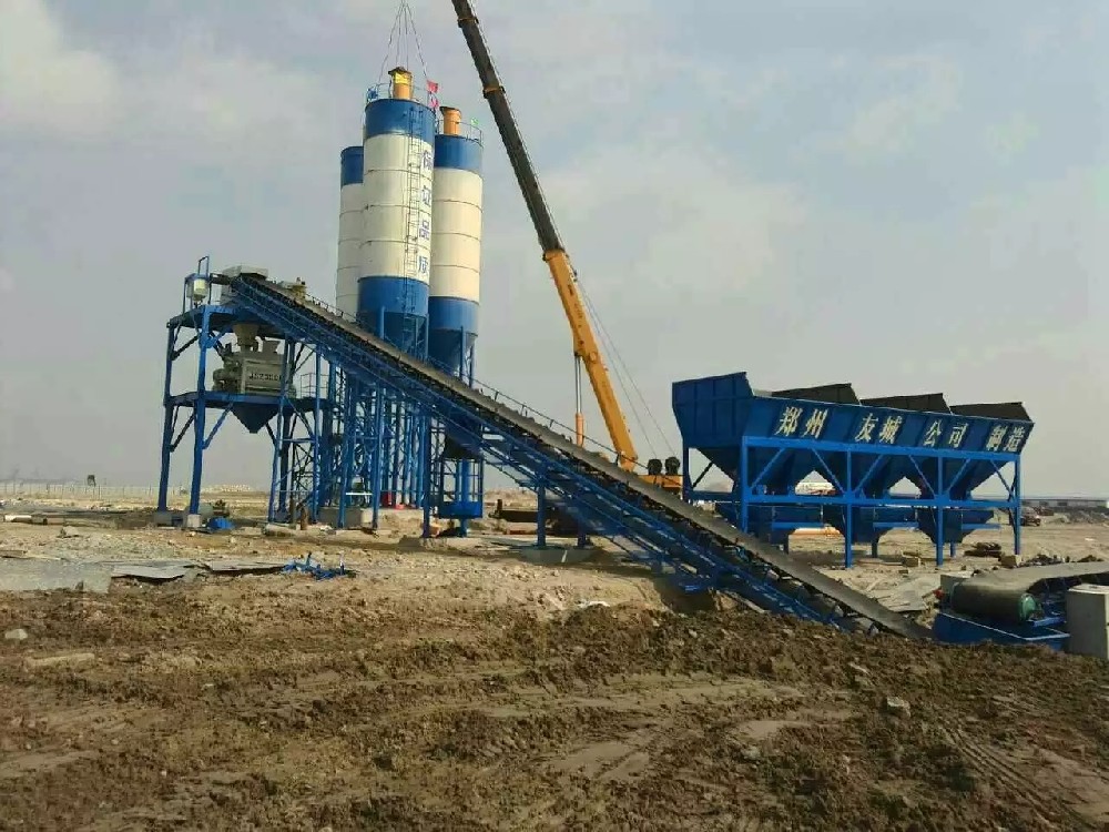 On-site purchase of HZS120 concrete mixing plant from Youcheng Construction Machinery in Xinjiang, China